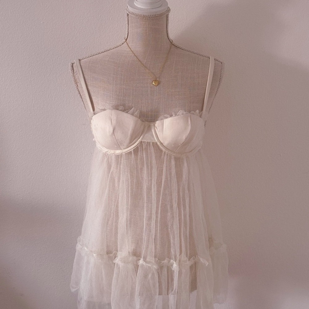 Victoria’s Secret Cream Lace Babydoll Size: 34B